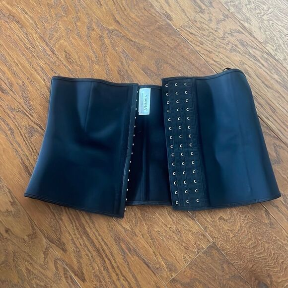 Waist trainer - Picture 1 of 3